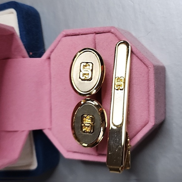 Givenchy set of cufflinks and Clip-on tie - Picture 9 of 12